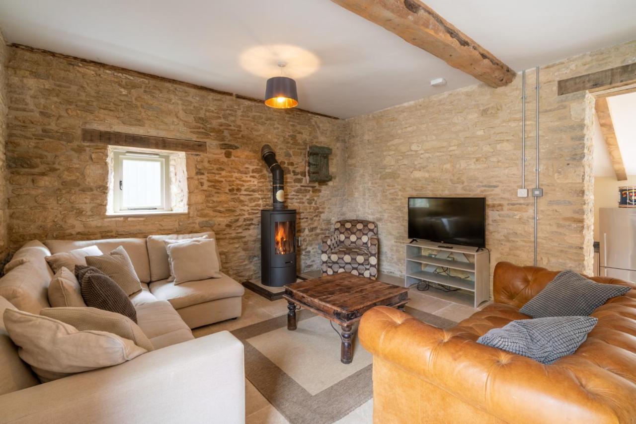 Villa Middle Barn Dyrham Exterior foto